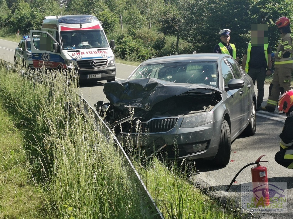 Dwoje dzieci i dwoje dorosłych poszkodowanych w zdarzeniu drogowym między Drawskiem Pomorskim a Kaliszem Pomorskim 